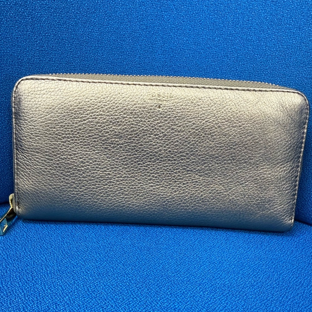 Fossil Metallic Gold Wallet Like New